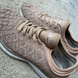 APL Techloom Phantom Metallic Rose Gold Women’s shoes size 9